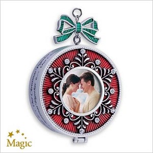<font face="arial" size="2"><b>2007 Loving Memory Locket</b><br>2007 Hallmark Keepsake Ornament <br><i> (Scroll down for additional details) </i> </font> 